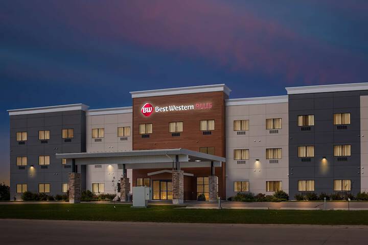 Hotel 2 of 75