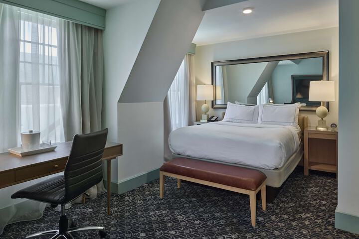 Room 32 of 83