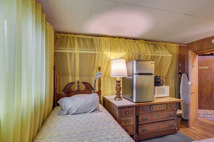 Rustic Chic Retreat: 4 Mi to Kennywood!