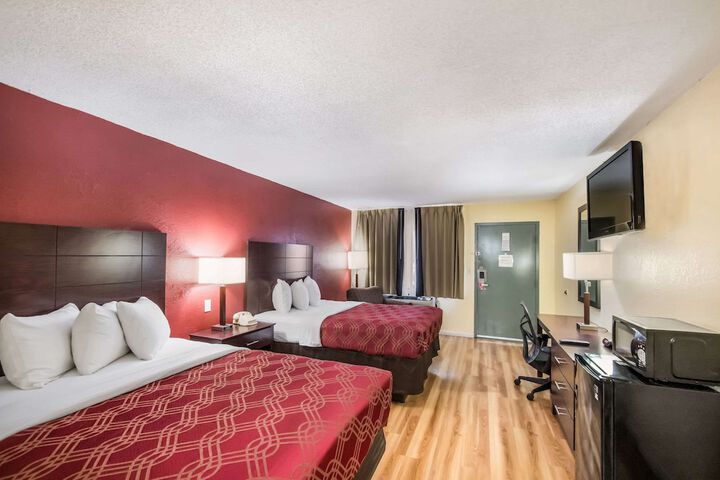 Room 9 of 28