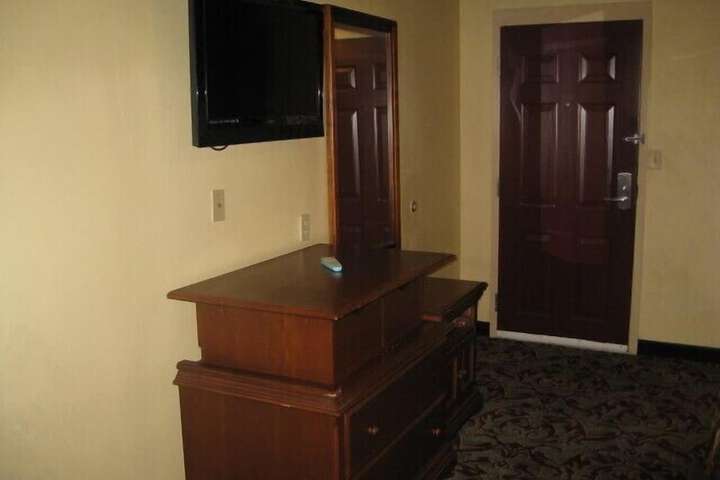 Room 17 of 31