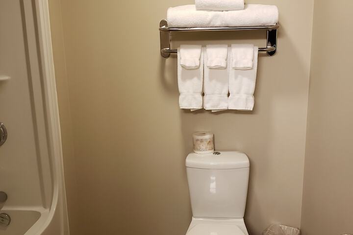 Room 10 of 33