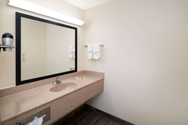 Room 18 of 27
