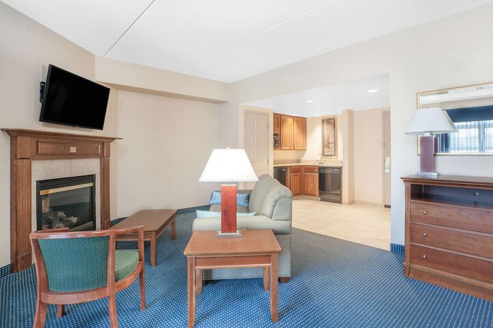 Room 10 of 18