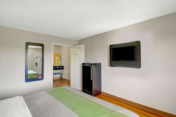 Room 25 of 41