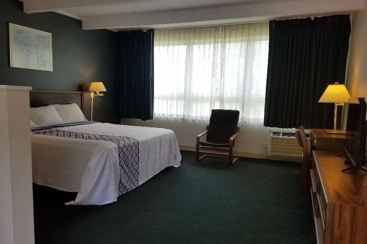 Room 33 of 42