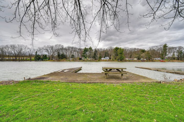 Riverfront Baldwinsville Apartment w / Shared Deck!