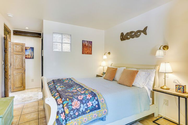 Vibrant casa Paloma w / Patio - Near Vineyards!