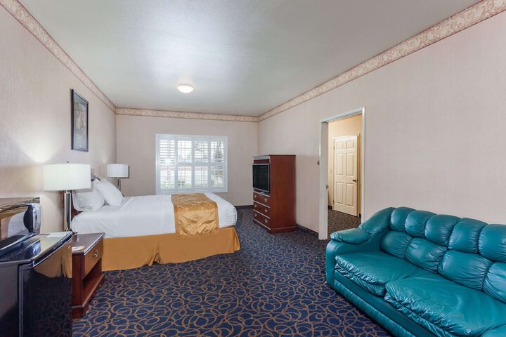 Room 12 of 15