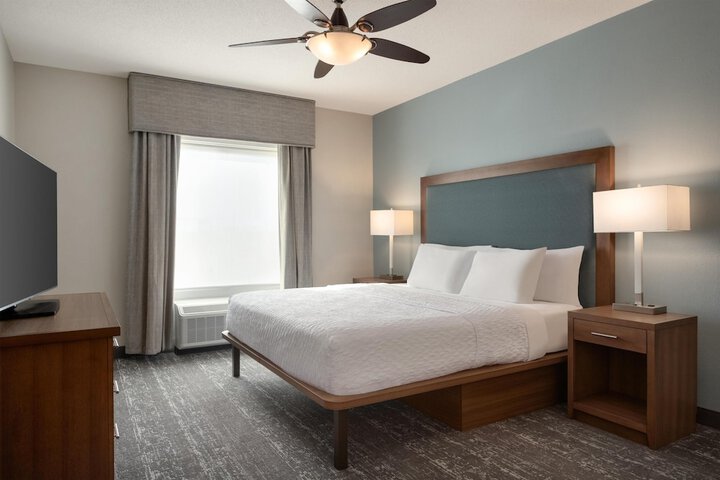 Homewood Suites by Hilton Fort Myers Airport / FGCU