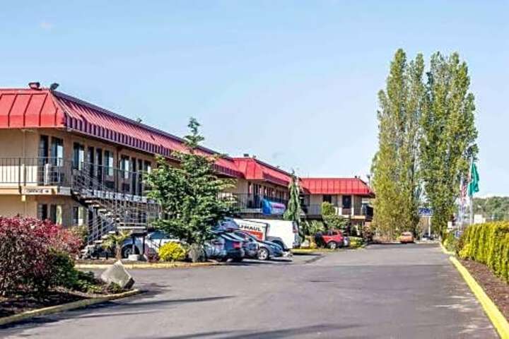Rodeway Inn & Suites