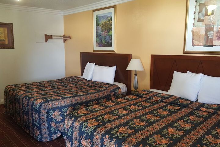 Room 7 of 33