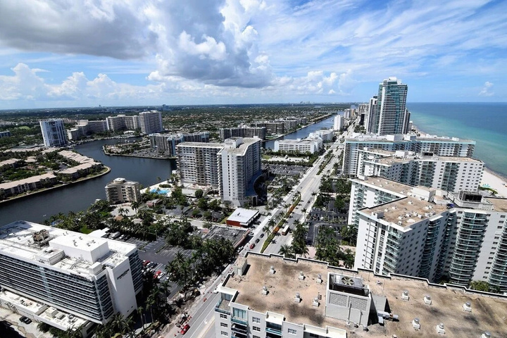 Hyde-1508 / Incredible Ocean View 2 Bed 2 Bath
