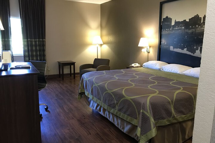 Room 8 of 39