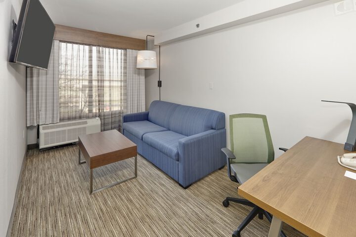 Room 13 of 42