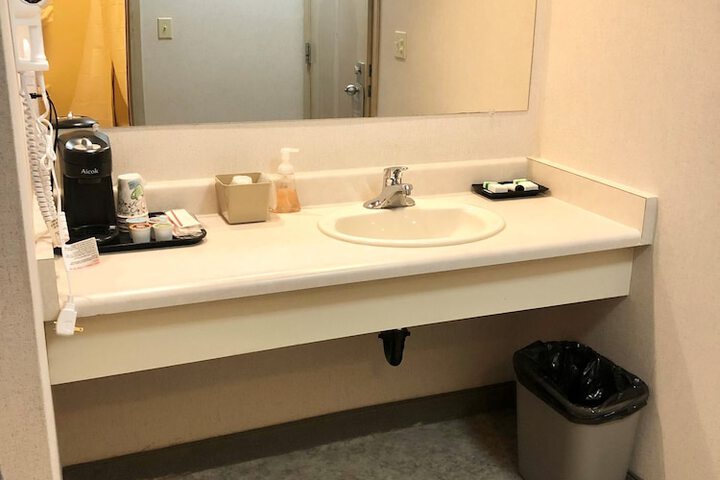 Room 16 of 34