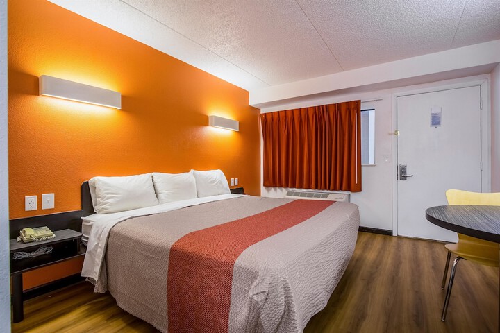 Room 25 of 40
