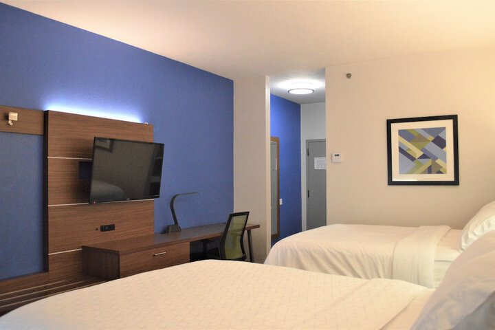 Room 28 of 53