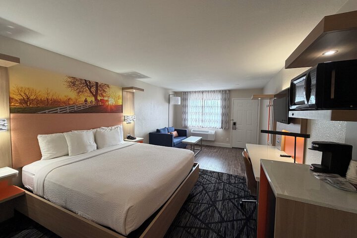 Days Inn by Wyndham Granbury