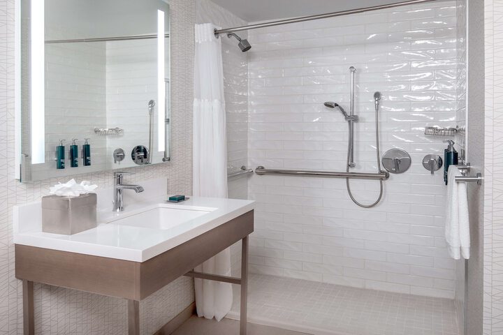 DoubleTree by Hilton Chicago - North Shore Conference Center