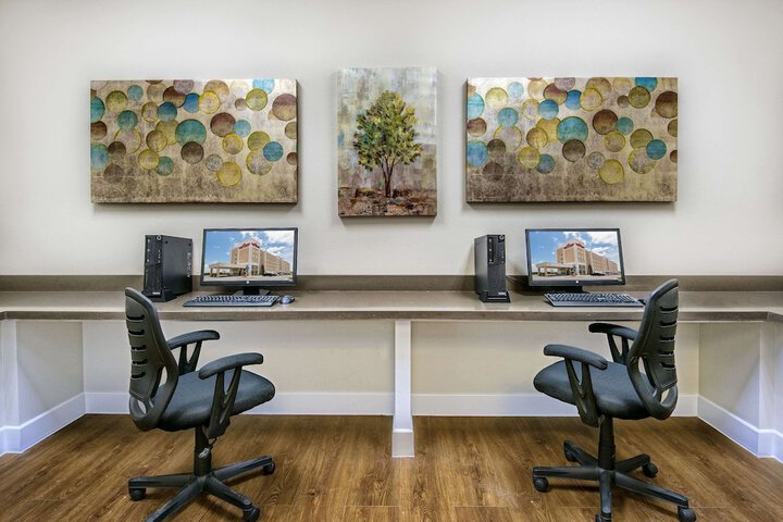 Business Center 36 of 37