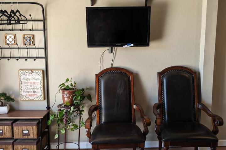 Rustic Rooms Barn Loft (Upstairs Studio Apartment) Near Kings Canyon & Sequoia National Parks