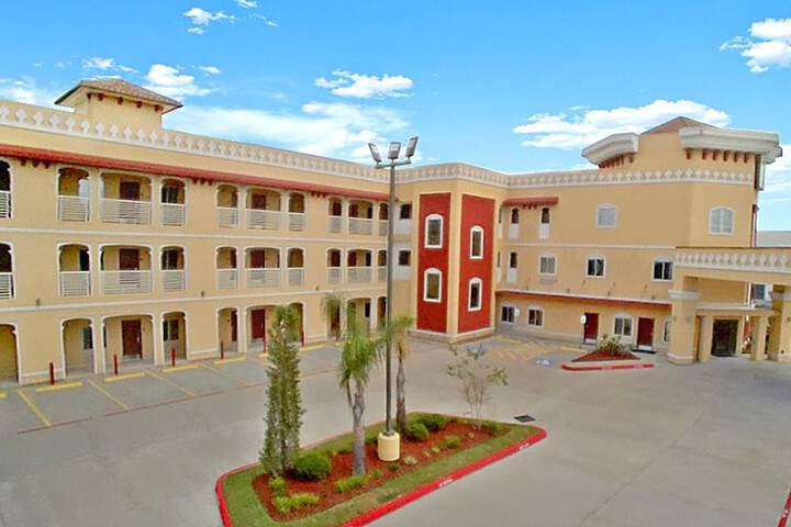 Hotel 3 of 27