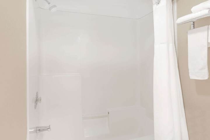 Room 9 of 20