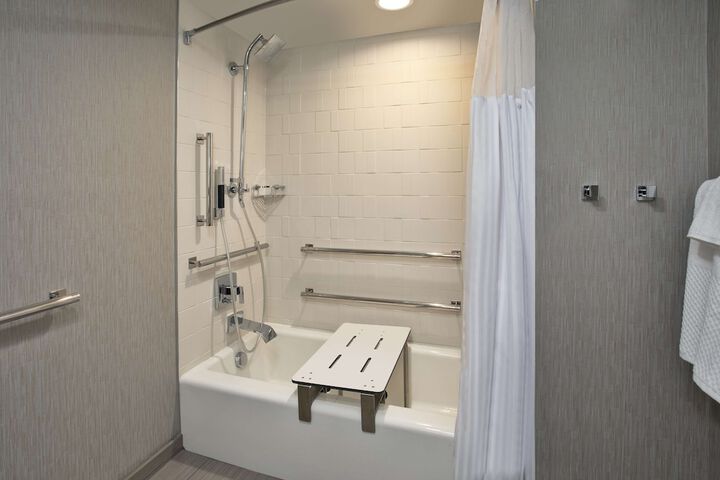 DoubleTree by Hilton Lansing