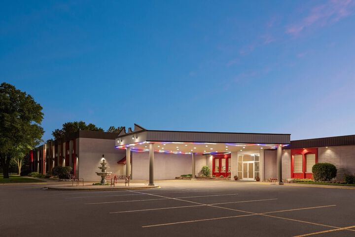 Ramada by Wyndham Grand Forks