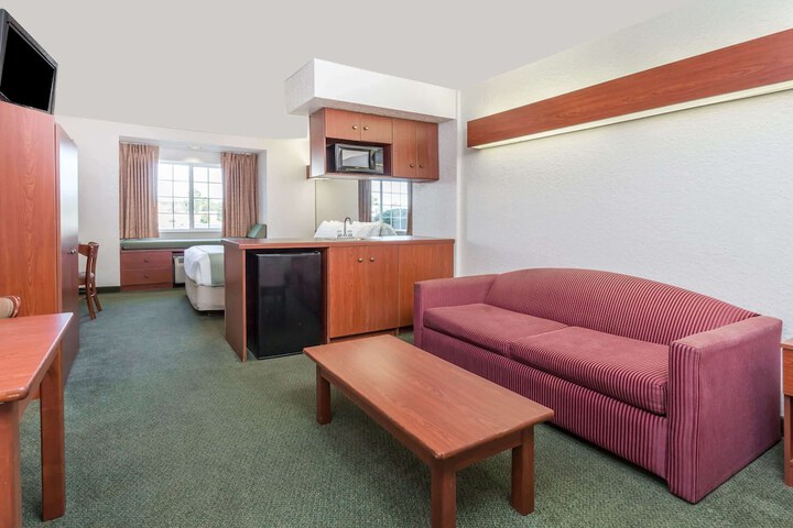 Room 13 of 20