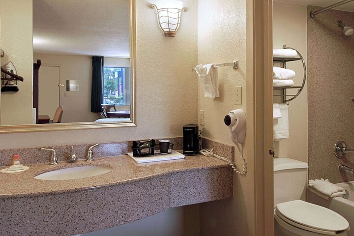 Days Inn by Wyndham Memphis at Graceland