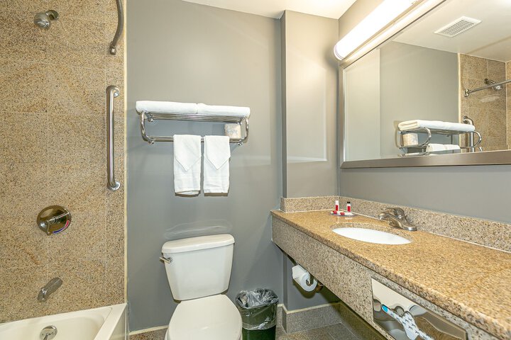 Room 10 of 25