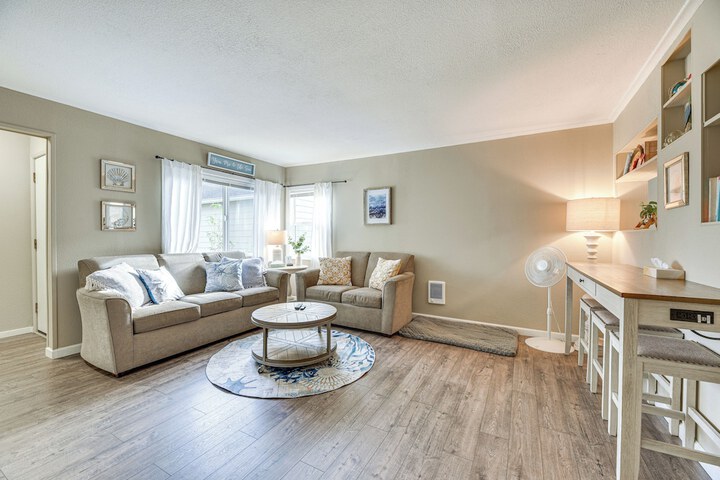 Pet-friendly Hoquiam Cottage w / River Access!