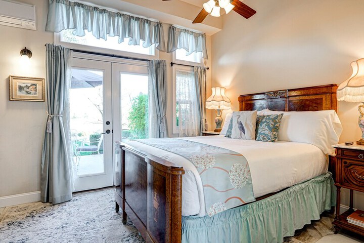 The River Belle Inn