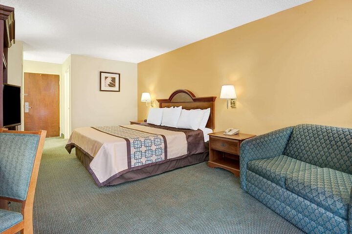 Room 8 of 25
