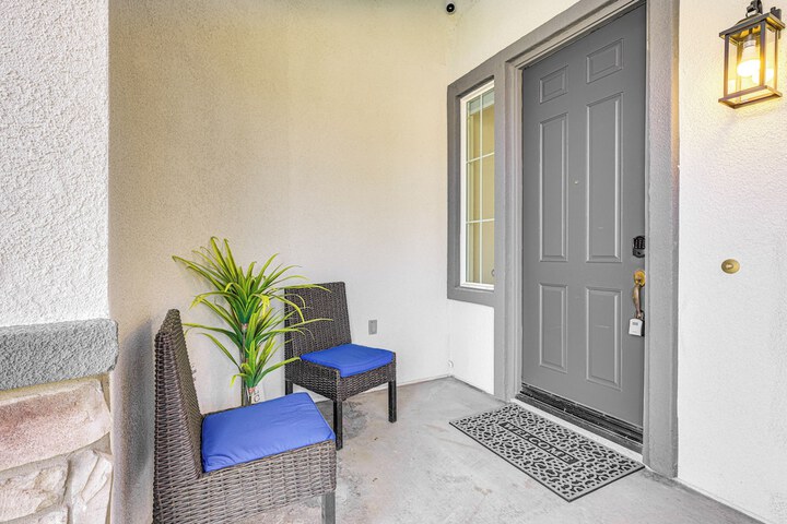 Mtn-view Gem w / Private Yard: Luxe Beaumont Home