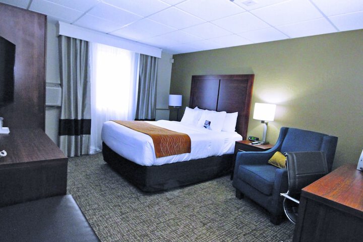 Room 32 of 65