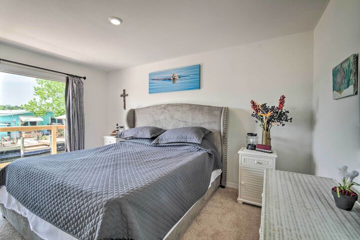 Remodeled Retreat on Homosassa River Canal!