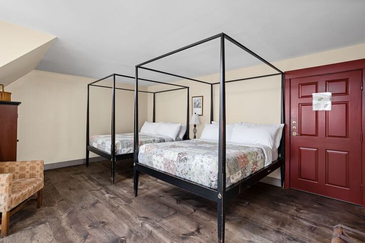 Artists Colony Inn