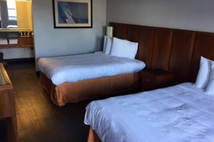 Room 12 of 33
