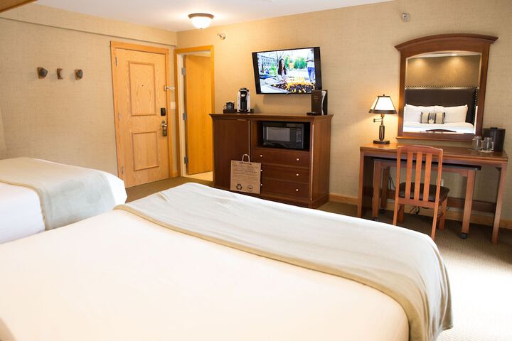 Golden Arrow Lakeside Resort