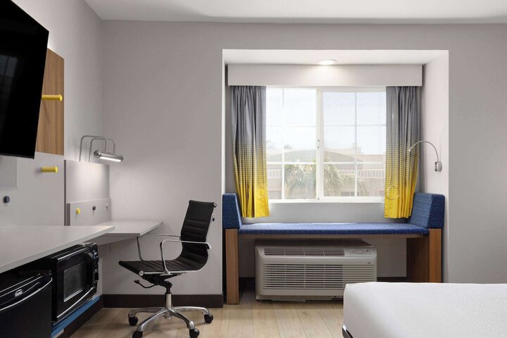 Microtel Inn & Suites by Wyndham Tracy