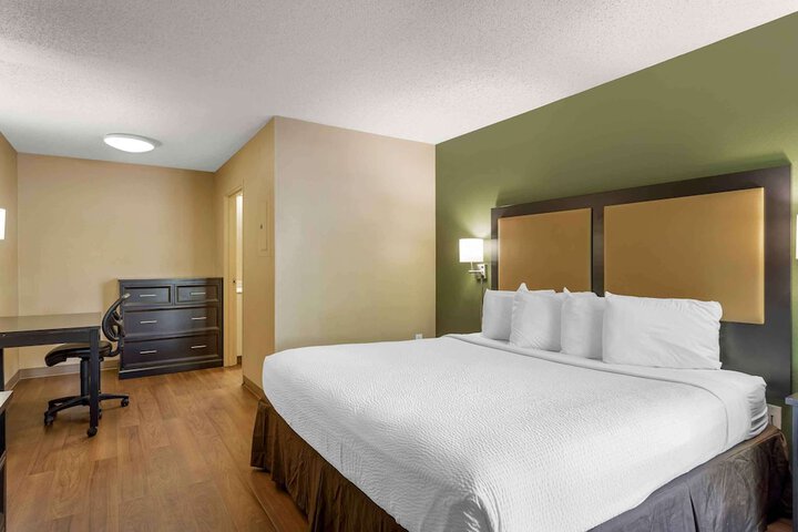 Room 15 of 48