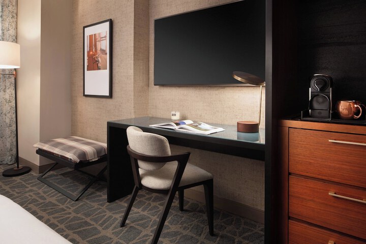 Hotel Distil Autograph Collection