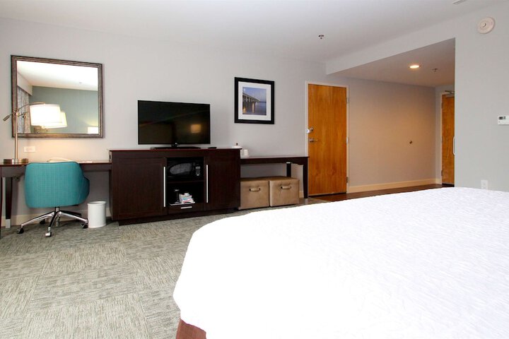 Room 33 of 60
