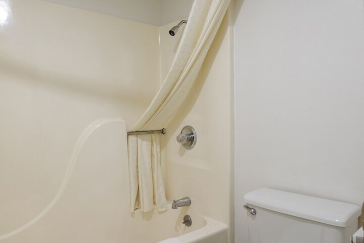 Room 25 of 28