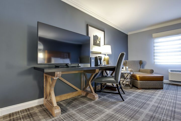The Campbell House Lexington Curio Collection by Hilton