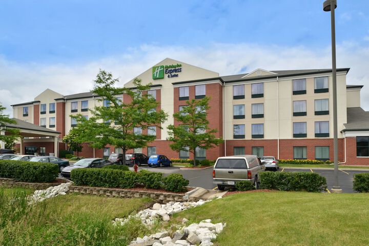 Holiday Inn Express & Suites New Berlin by IHG
