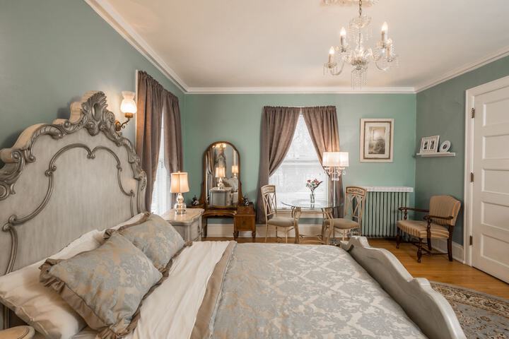 Room 46 of 76